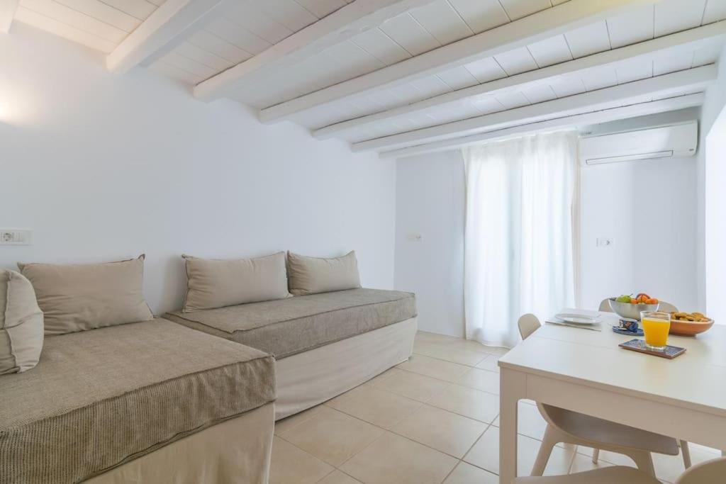 Gazia Milos * Adamantas (Milos)